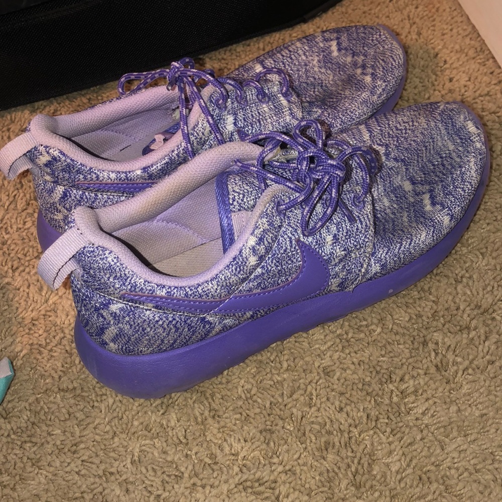 Nike tennis shoes